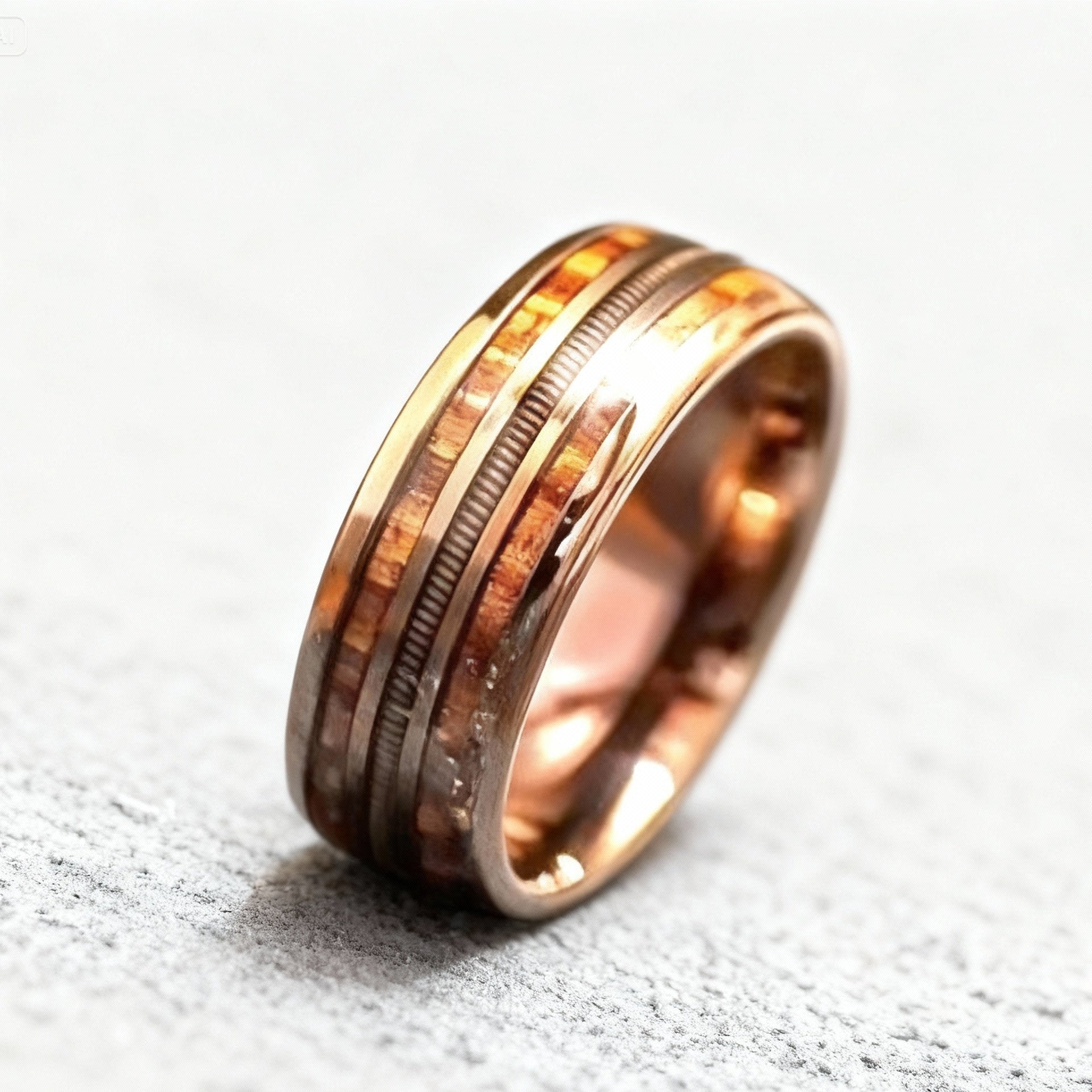 anneau en bois avec bordures en or